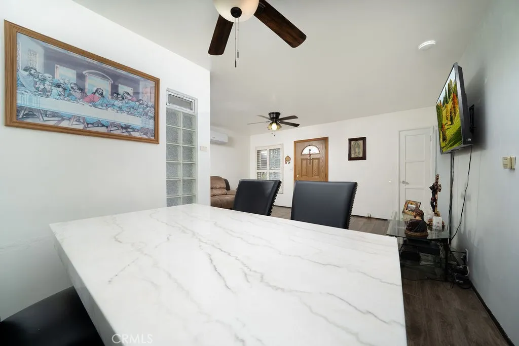 1125 W 129th Street, Gardena, California 90247 home-pic-4